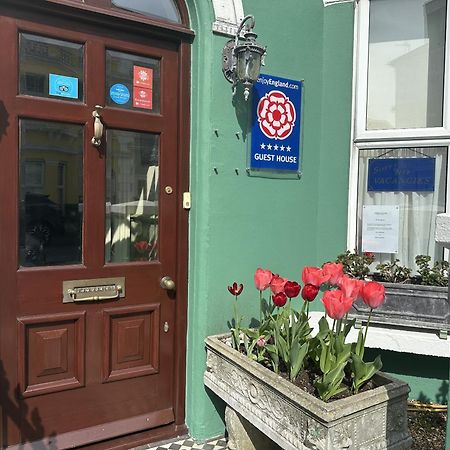 Albert & Victoria Guest House Истборн Екстериор снимка