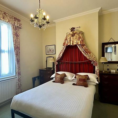 Albert & Victoria Guest House Истборн Екстериор снимка
