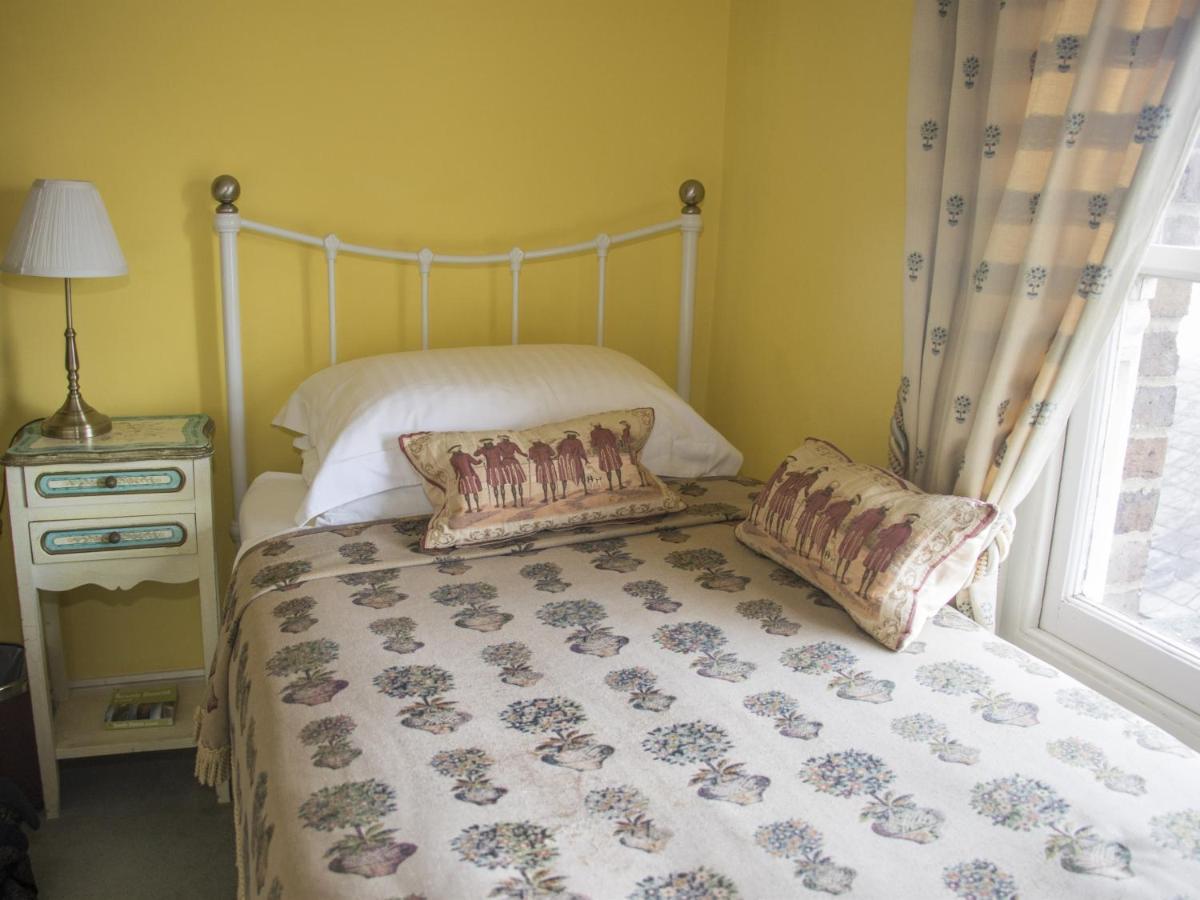 Albert & Victoria Guest House Истборн Екстериор снимка