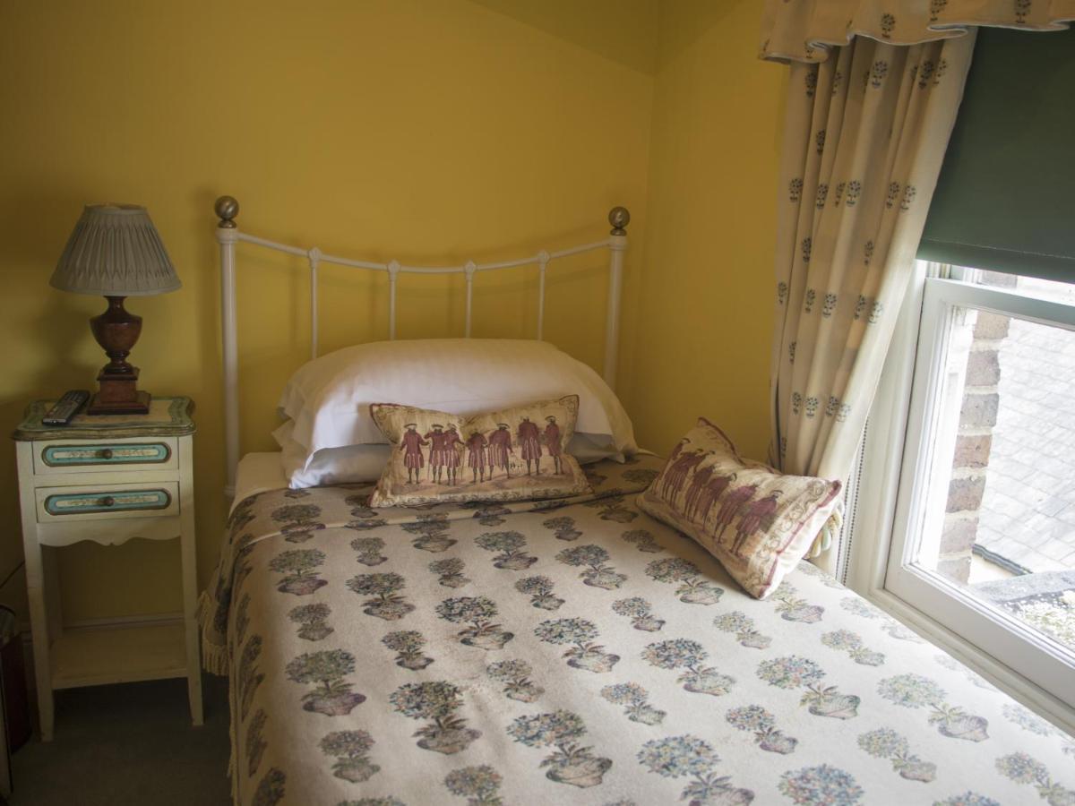 Albert & Victoria Guest House Истборн Екстериор снимка