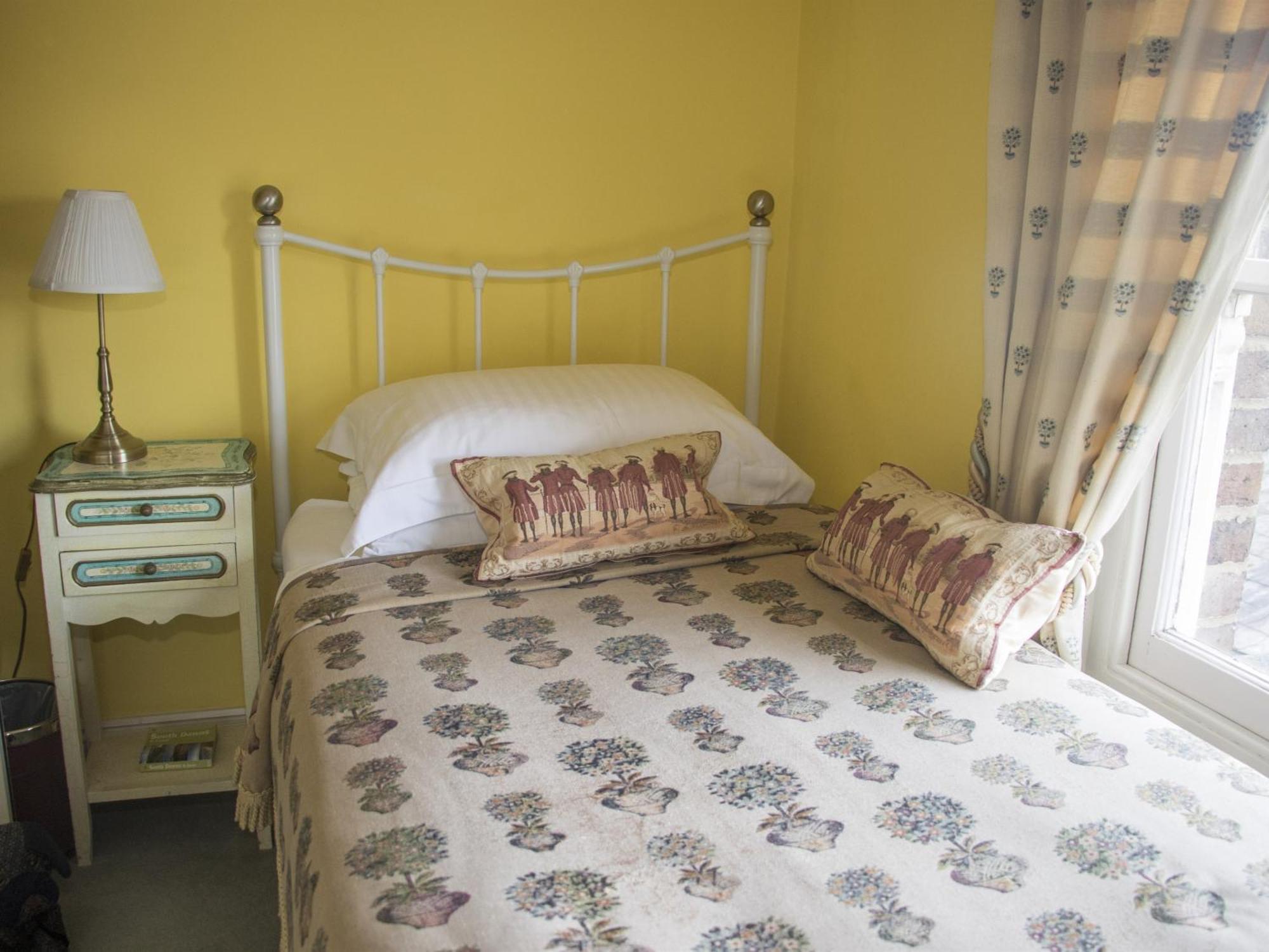 Albert & Victoria Guest House Истборн Стая снимка