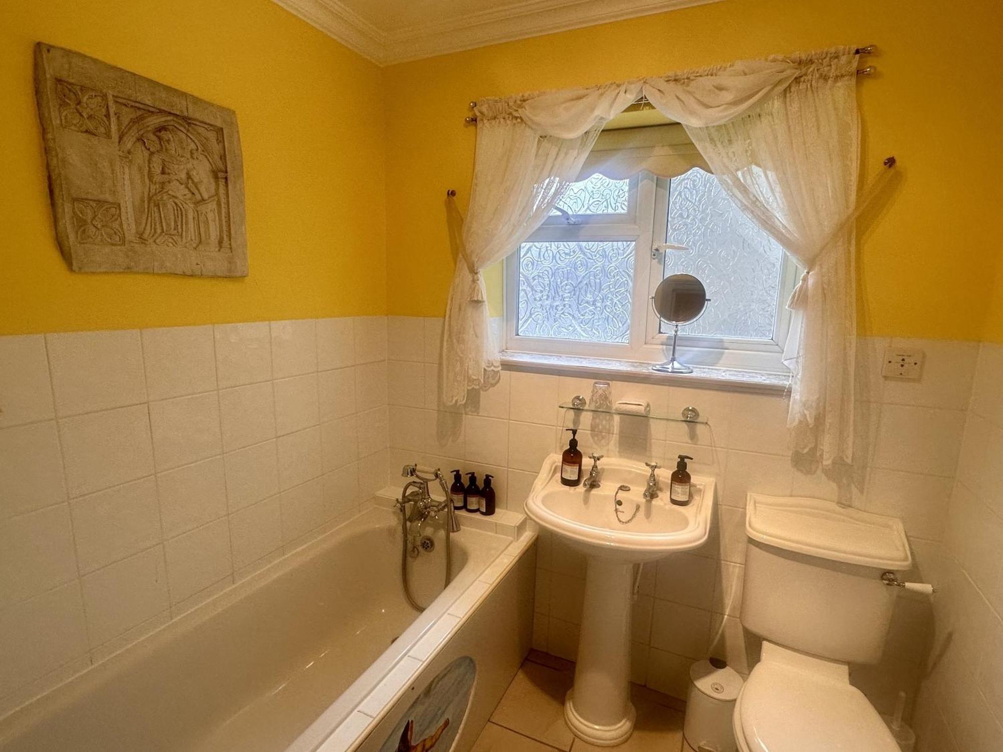 Albert & Victoria Guest House Истборн Стая снимка