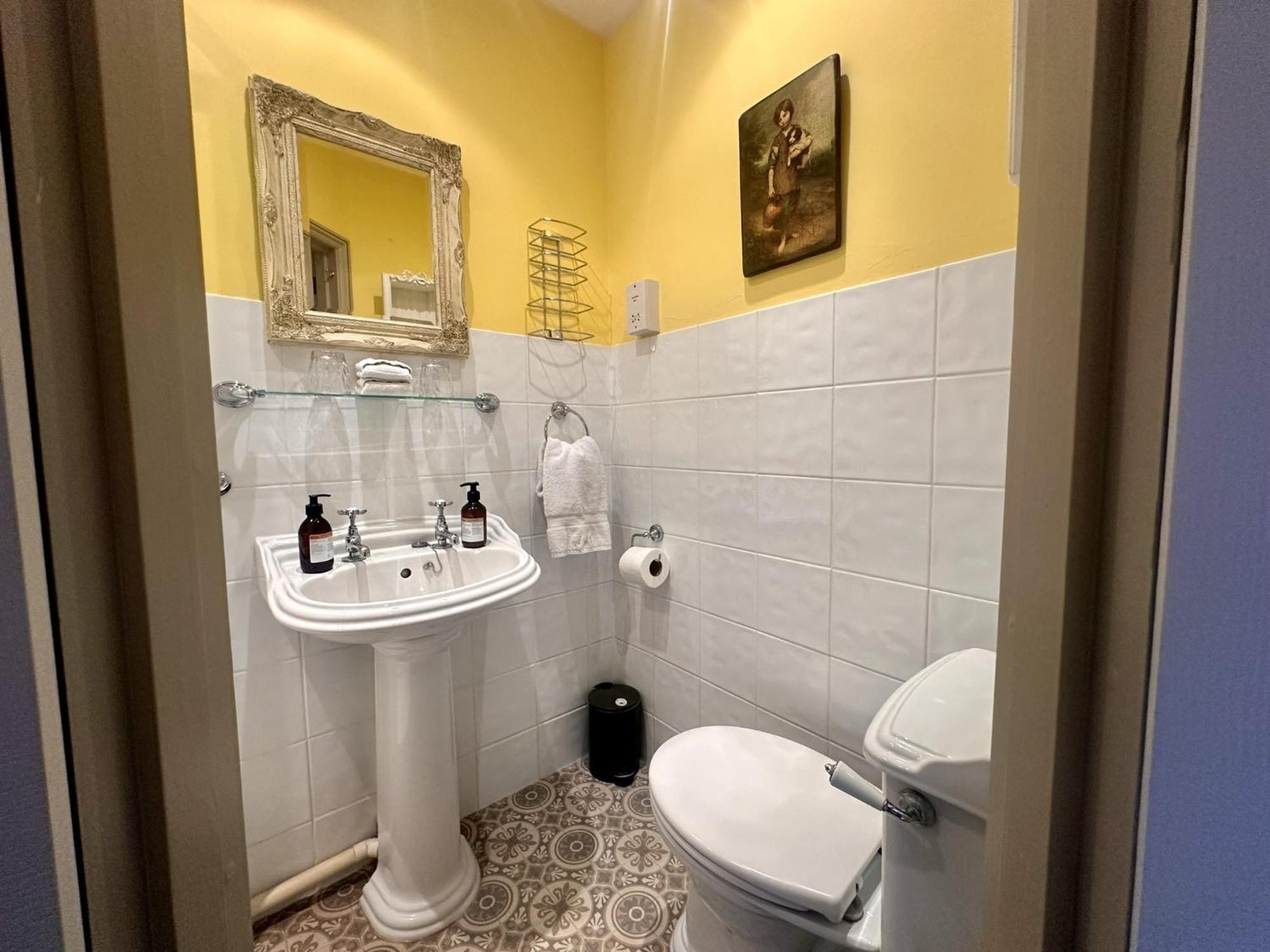 Albert & Victoria Guest House Истборн Стая снимка