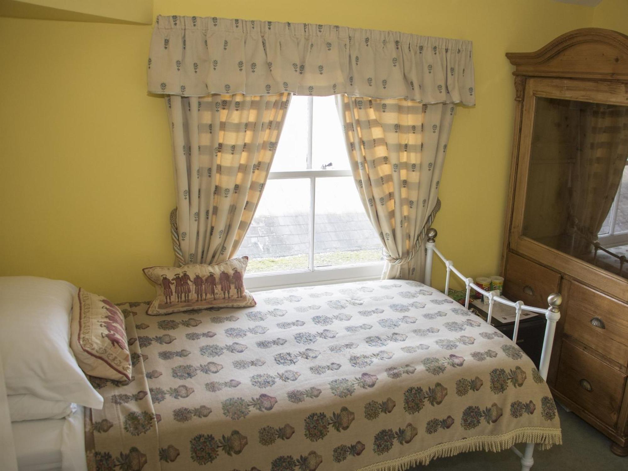Albert & Victoria Guest House Истборн Екстериор снимка