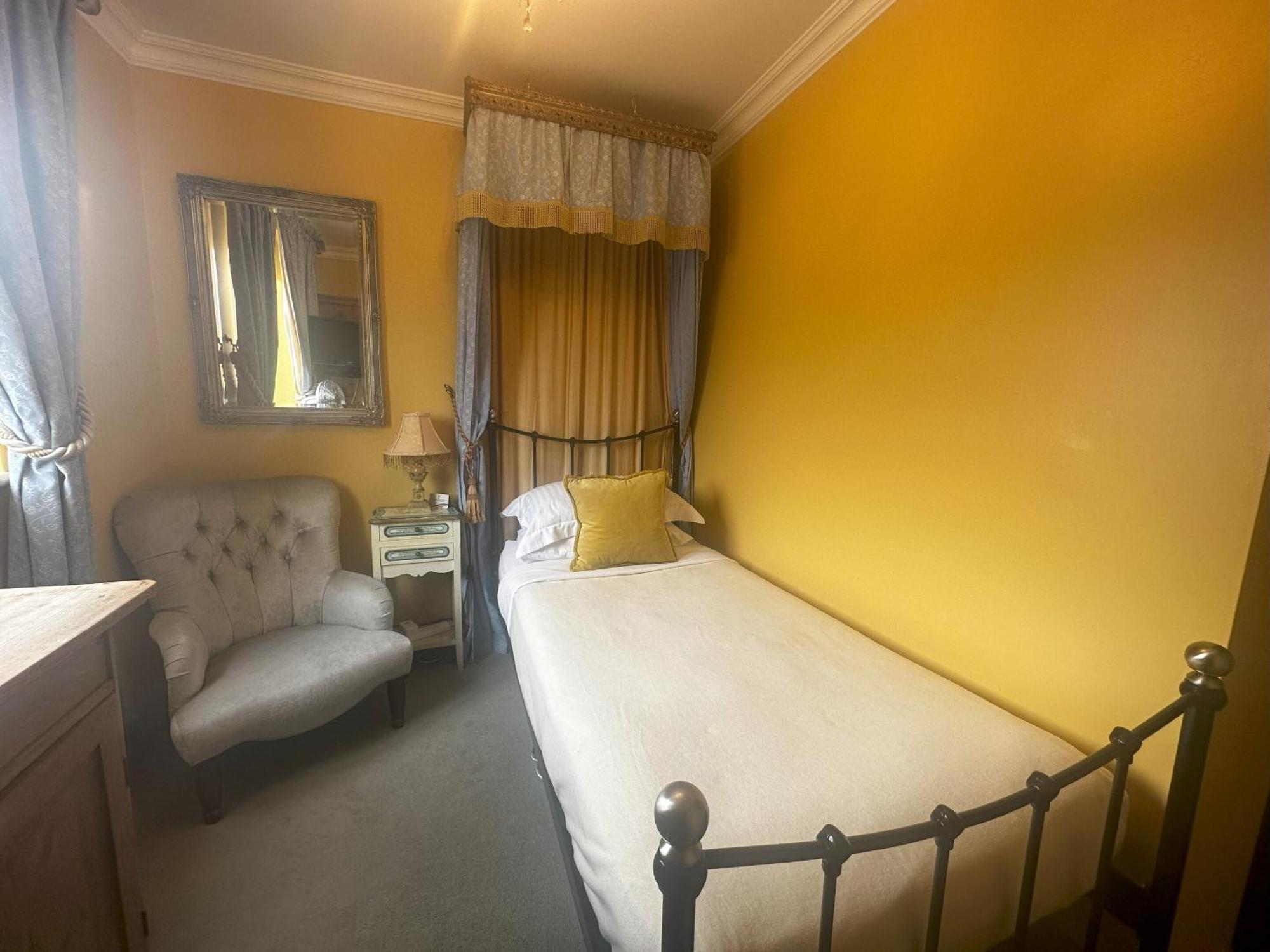 Albert & Victoria Guest House Истборн Екстериор снимка
