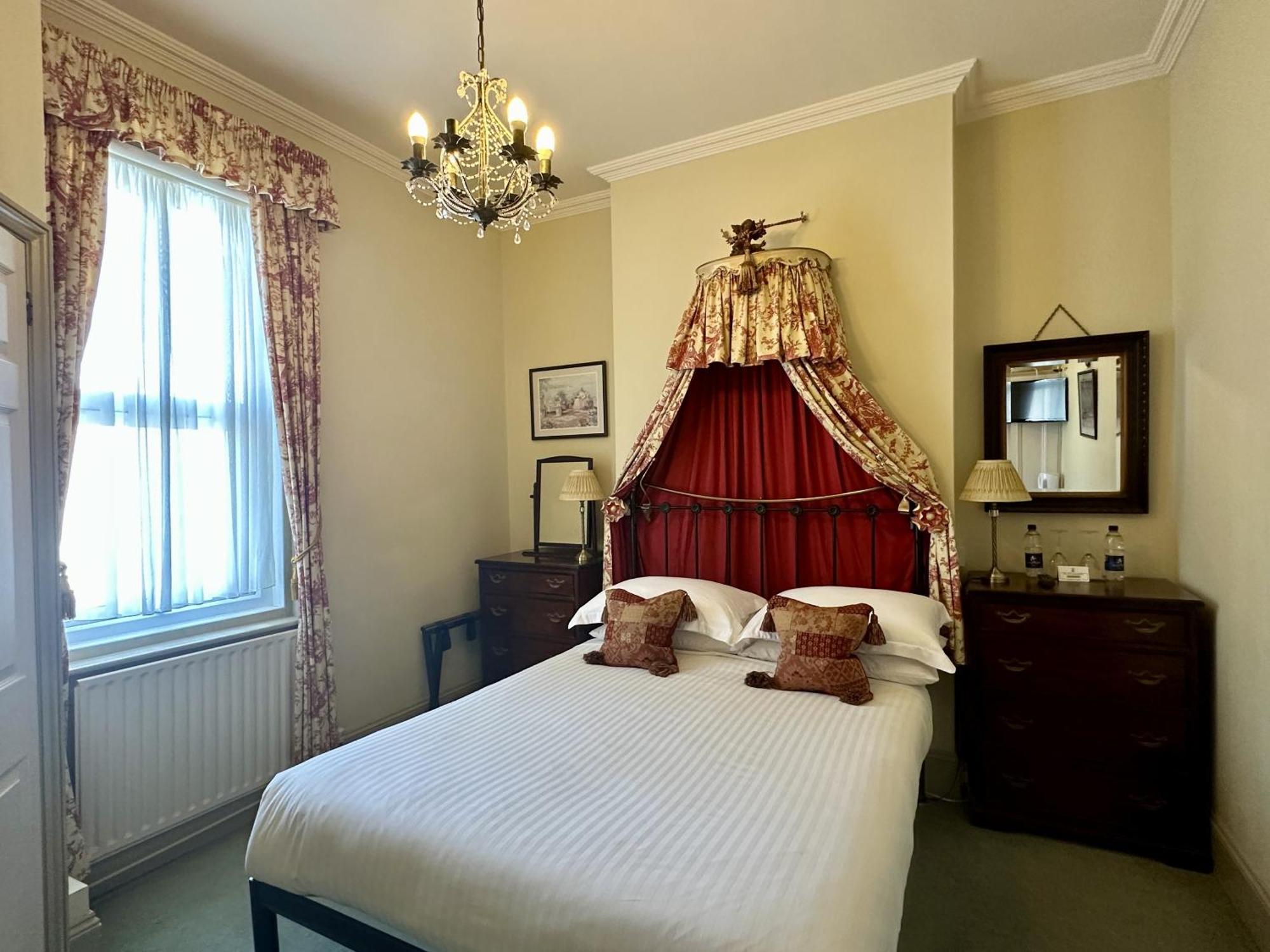Albert & Victoria Guest House Истборн Екстериор снимка