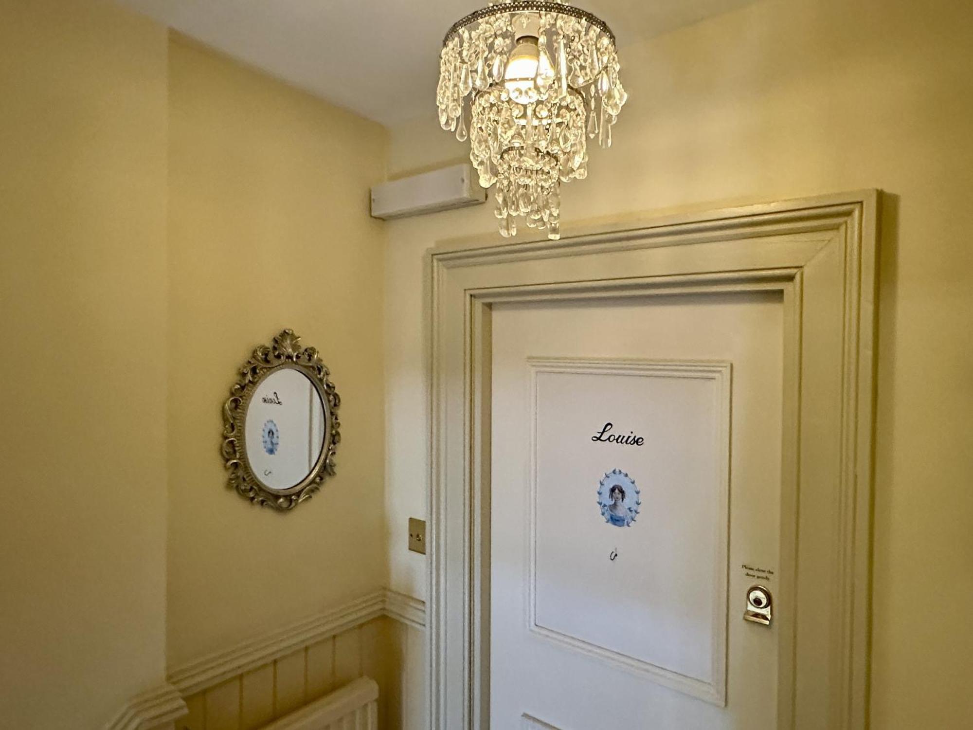 Albert & Victoria Guest House Истборн Стая снимка