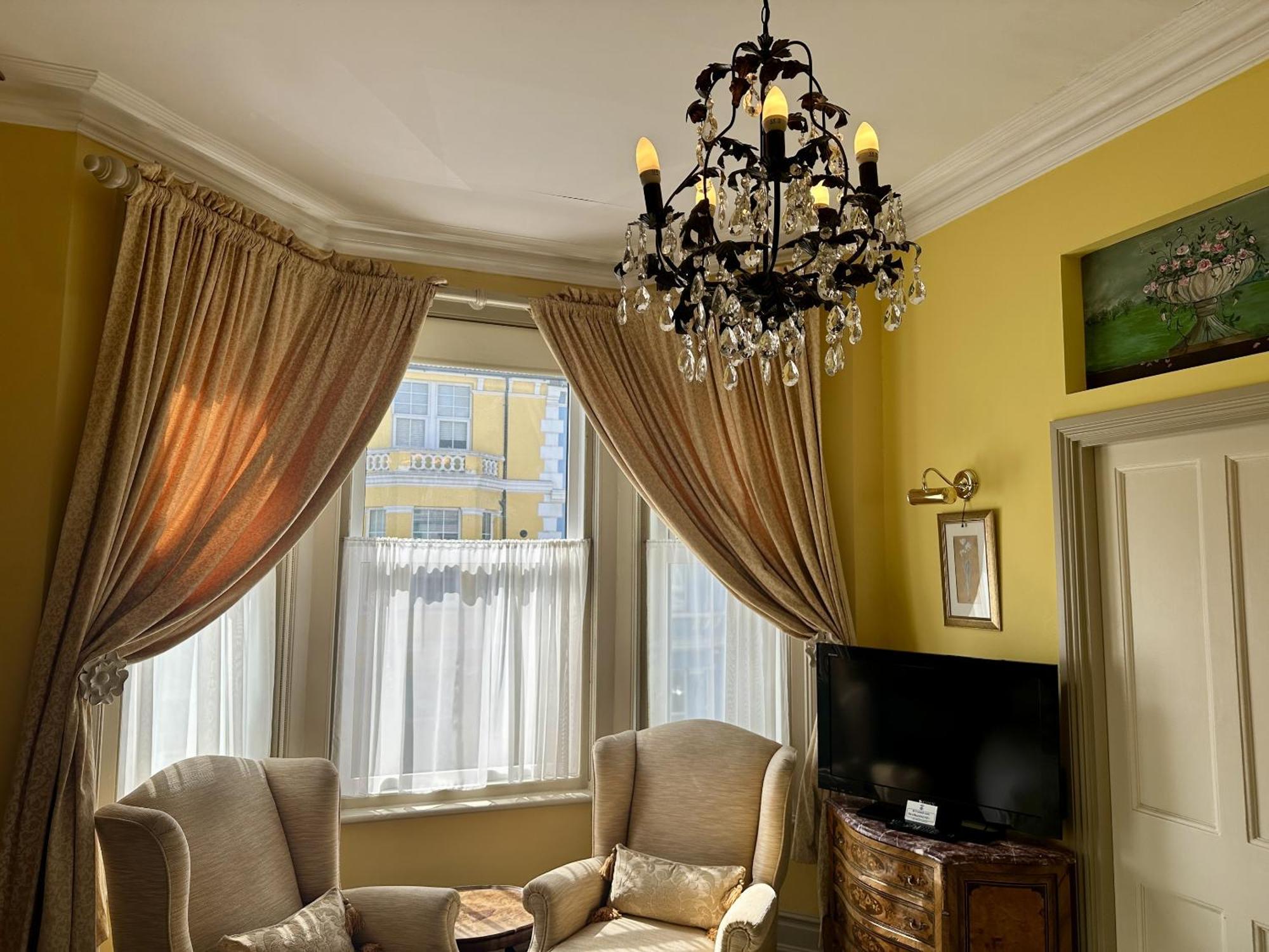 Albert & Victoria Guest House Истборн Екстериор снимка