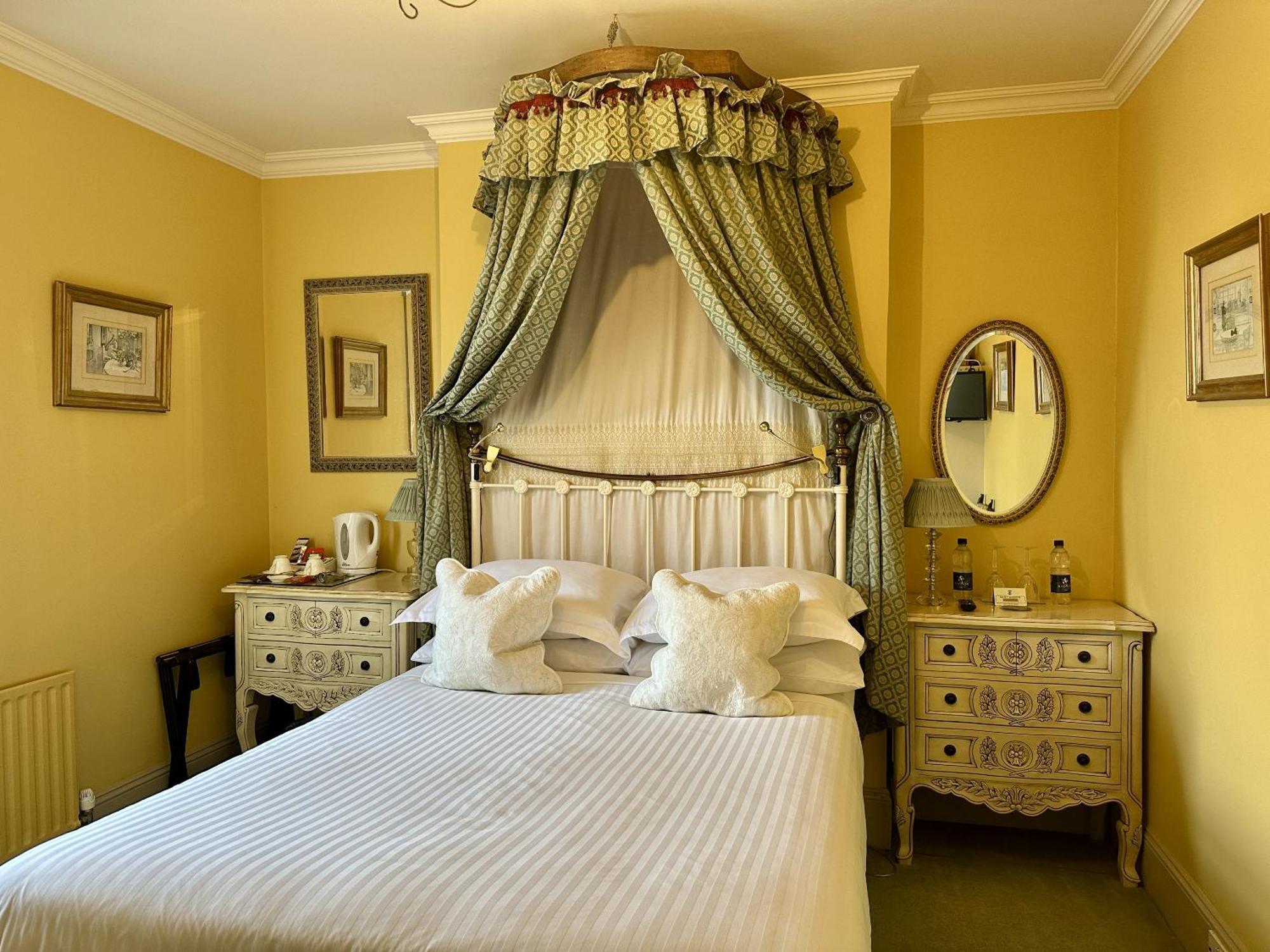 Albert & Victoria Guest House Истборн Екстериор снимка