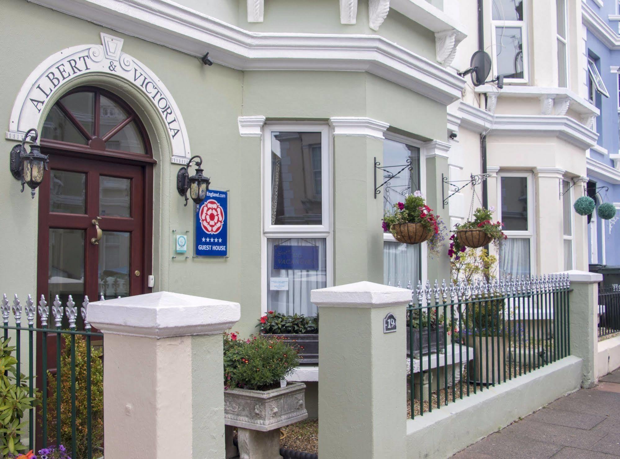 Albert & Victoria Guest House Истборн Екстериор снимка