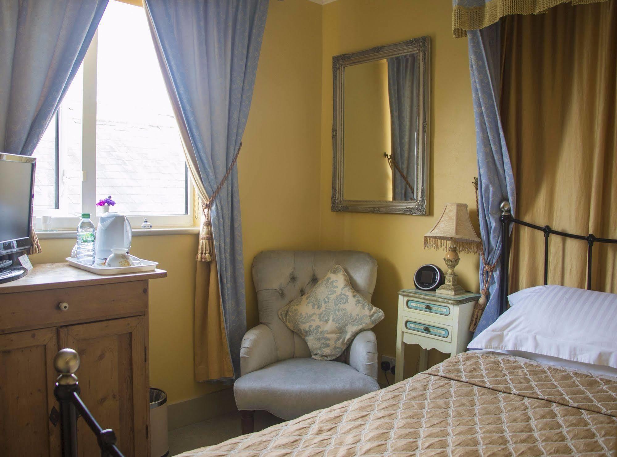 Albert & Victoria Guest House Истборн Екстериор снимка