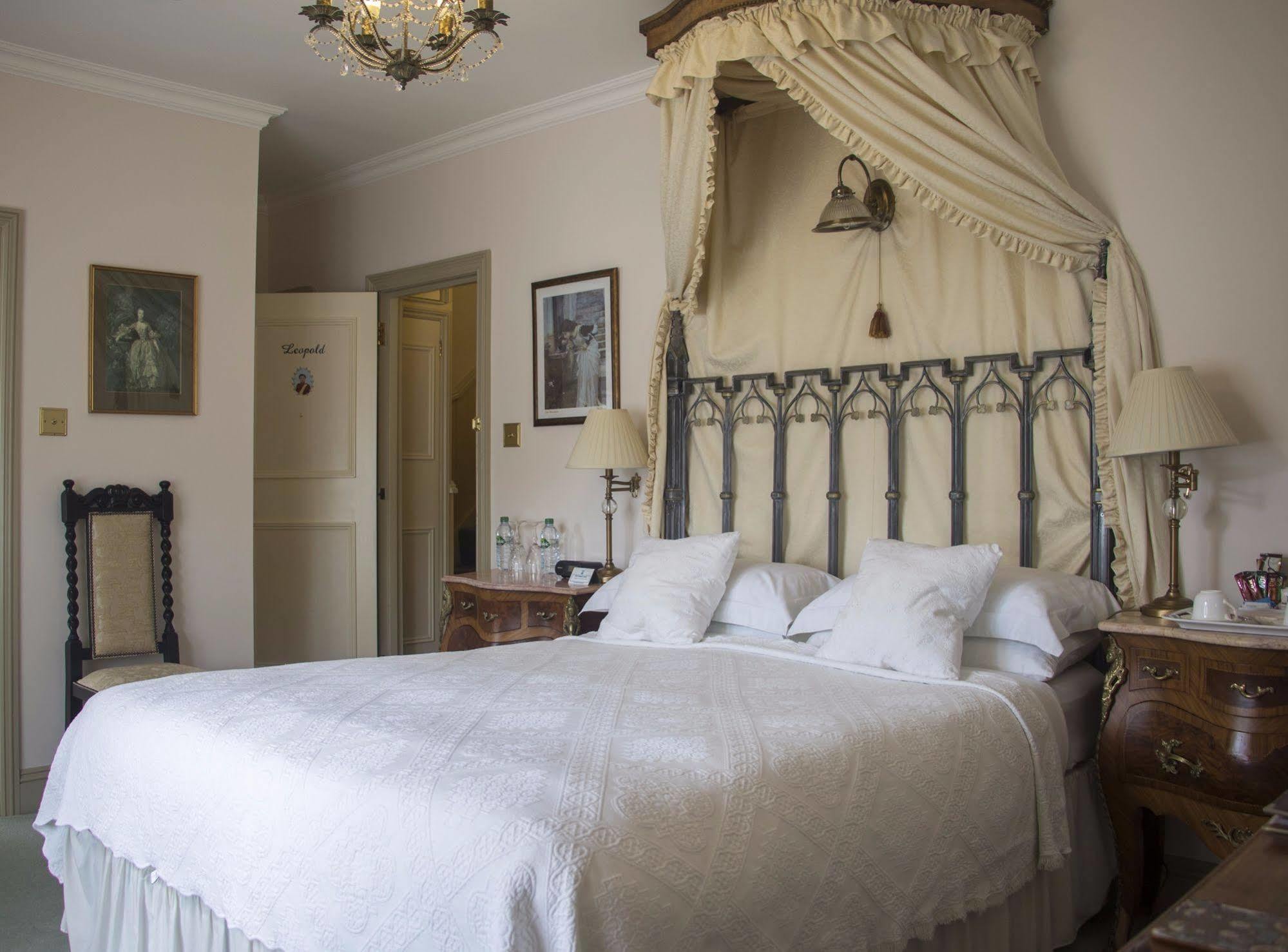 Albert & Victoria Guest House Истборн Екстериор снимка