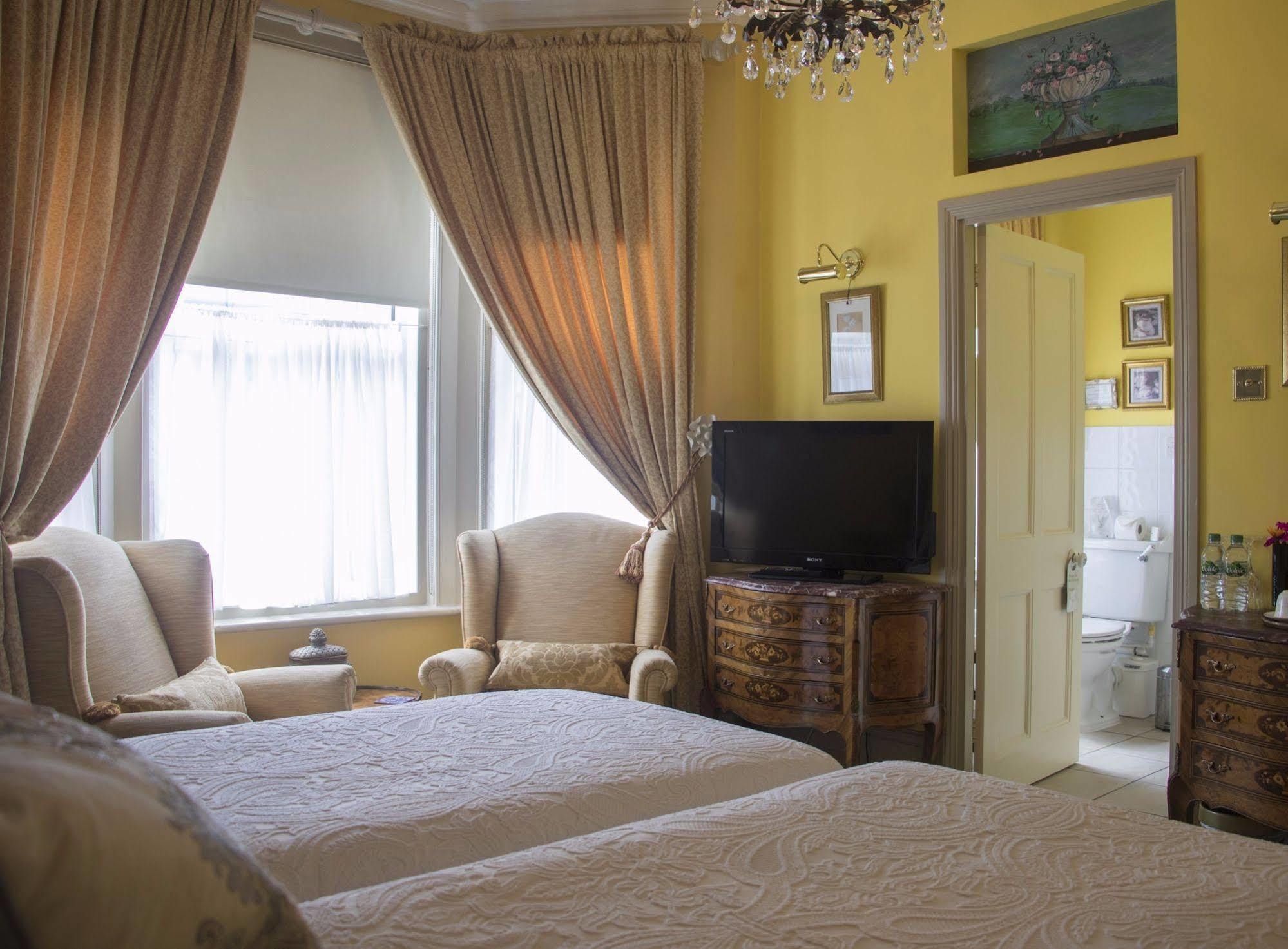 Albert & Victoria Guest House Истборн Екстериор снимка
