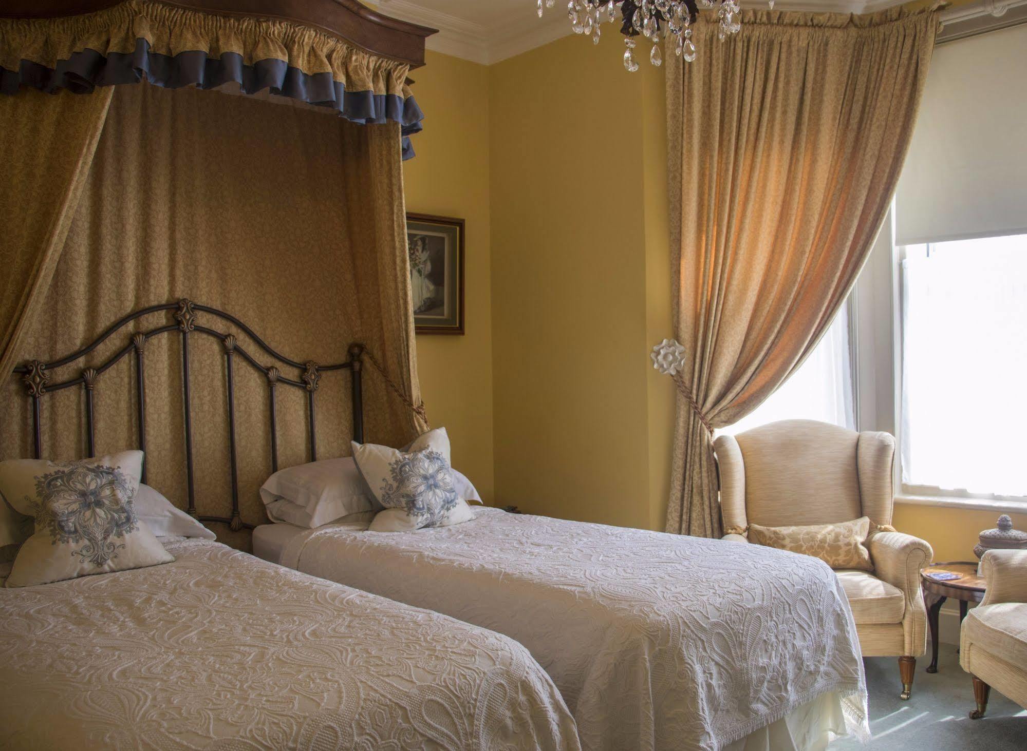 Albert & Victoria Guest House Истборн Екстериор снимка